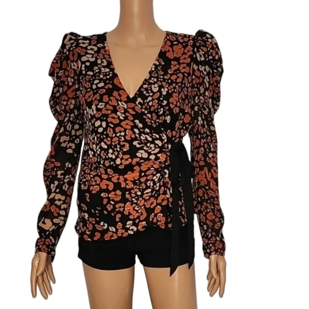 Astr the Label Size Small Holiday Party Wrap‎ Leopard Print Long Sleeve Blouse